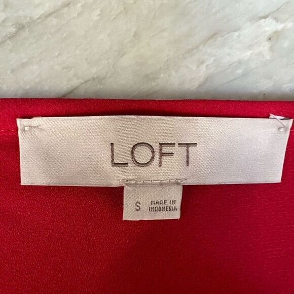 Loft red blouse ruffle detail - hem, cuffs and back size S - Picture 4 of 6